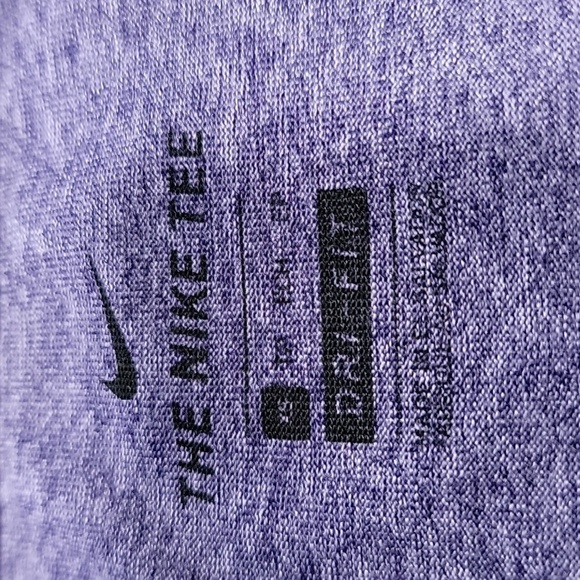 Nike Size XS "The Nike Tee" Dri-Fit, Heathered Purple, Short Sleeve T Shirt, EUC - Picture 10 of 11